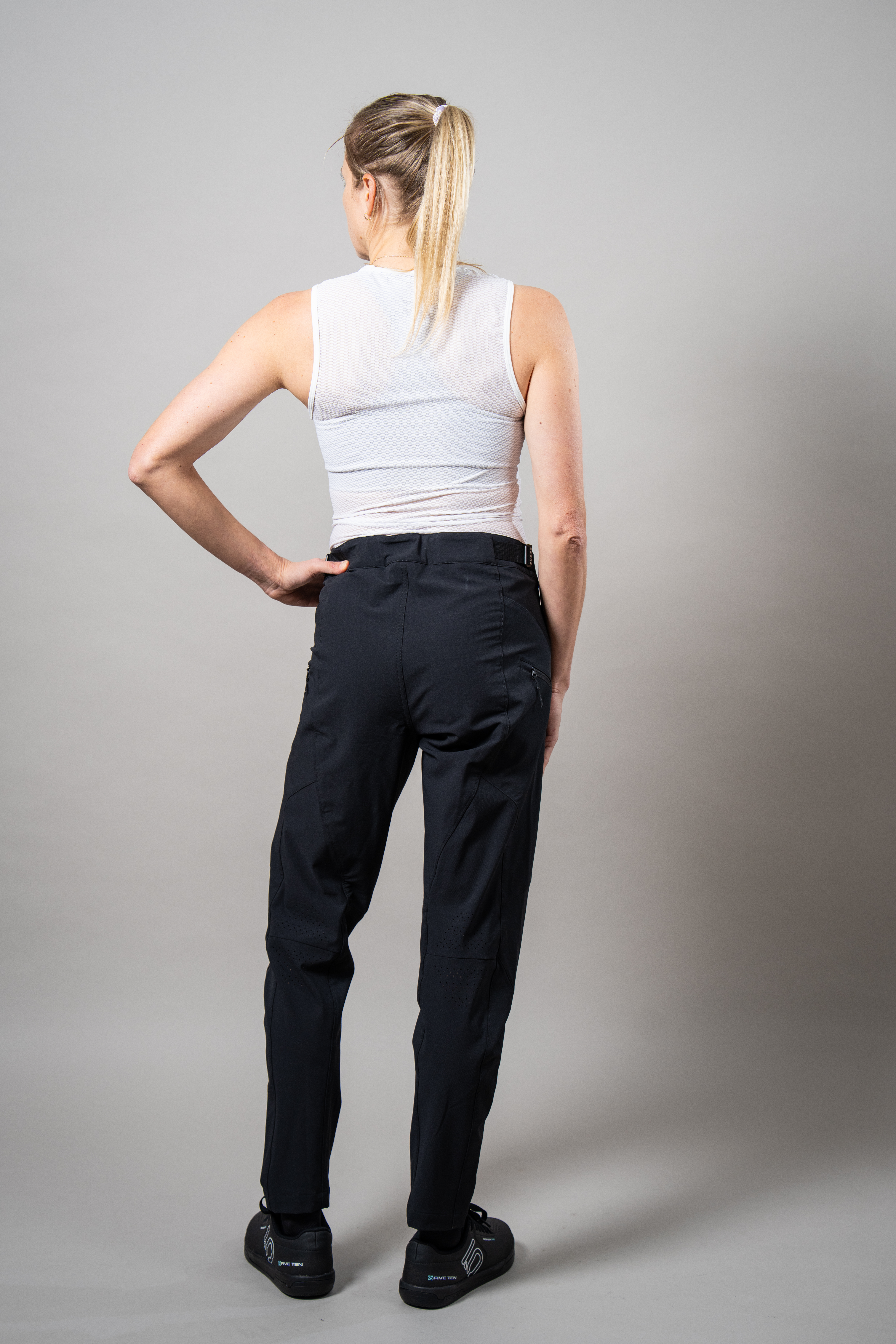 cuore-unisex-trail-pant3.jpg