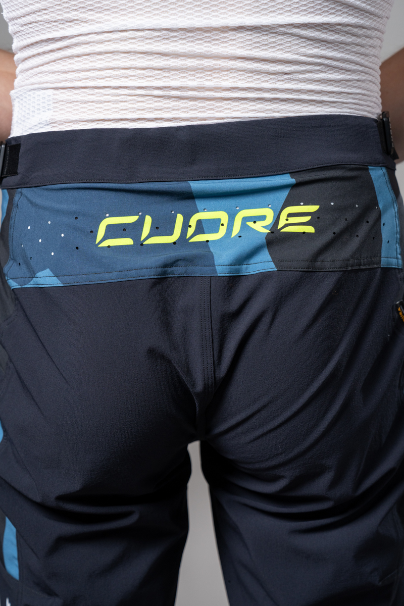 cuore-unisex-trail-short-custom50.jpg