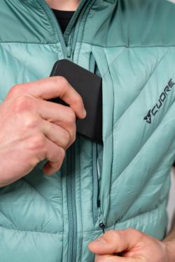 cuore-mens-lifestyle-primaloft-vest25.jpg